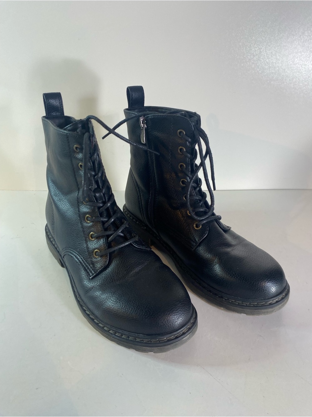 Vepose Black Faux Leather Ankle Side Zipper Boots Size 8